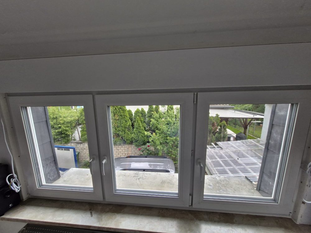 Fenster mit Gartenblick